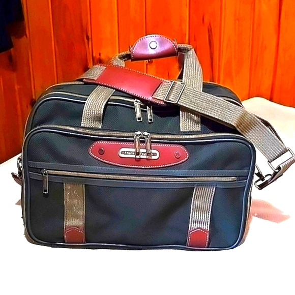 AMERICAN TOURISTER "KENYA" WEEKENDER/CARRY-ON BAG - Picture 1 of 9